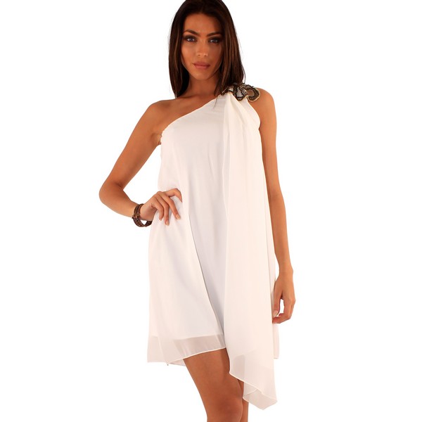 Kaunis naisten valkoinen mekko puolipitkillä hihoilla
